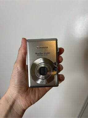 Canon PowerShot SD450 Compact Digital Camera - Silver